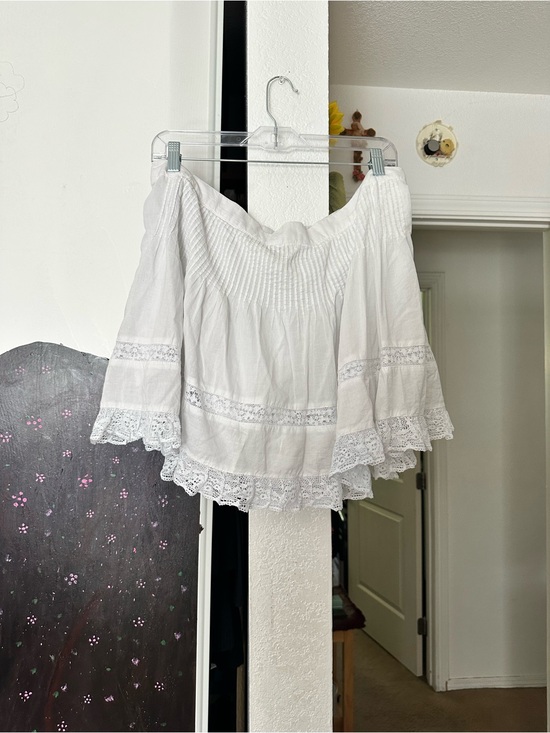 GAP Dresses & Skirts - GAP White Lace-Trim Mini Skirt